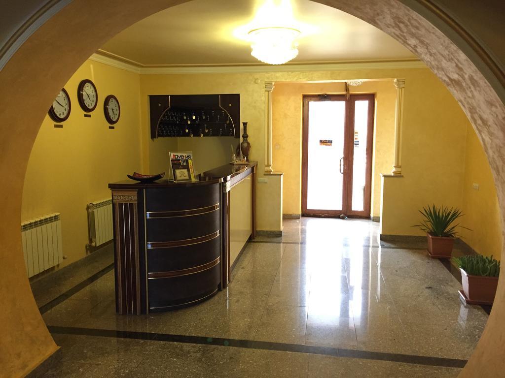 Primer Hotel Erivan Exterior foto