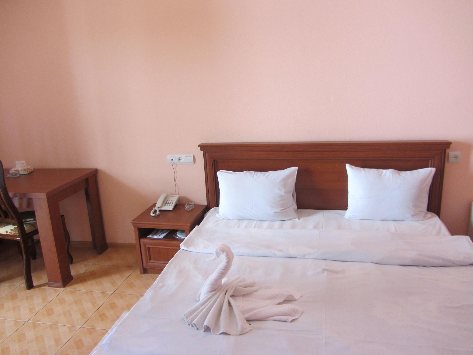 Primer Hotel Erivan Exterior foto
