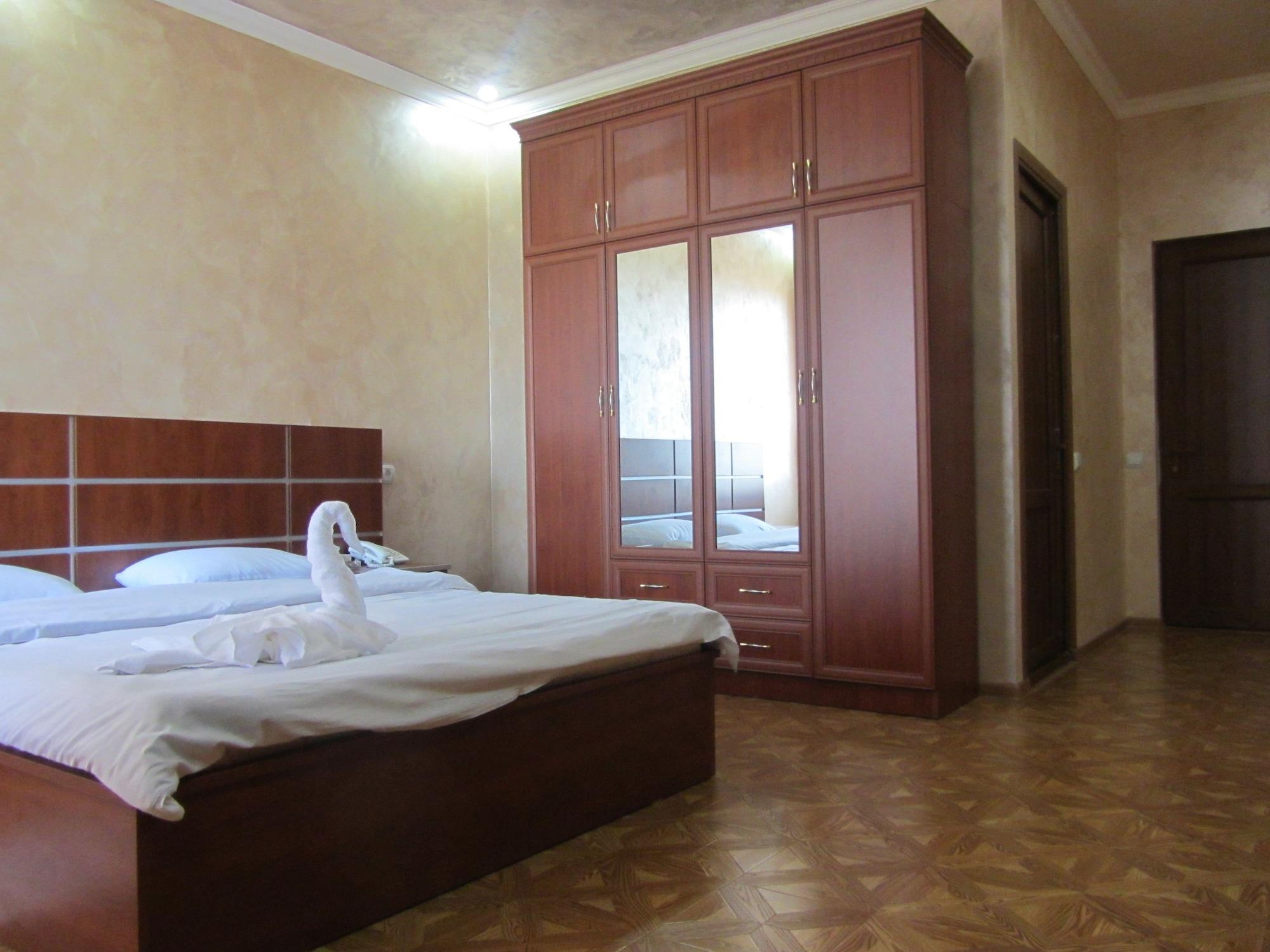 Primer Hotel Erivan Exterior foto